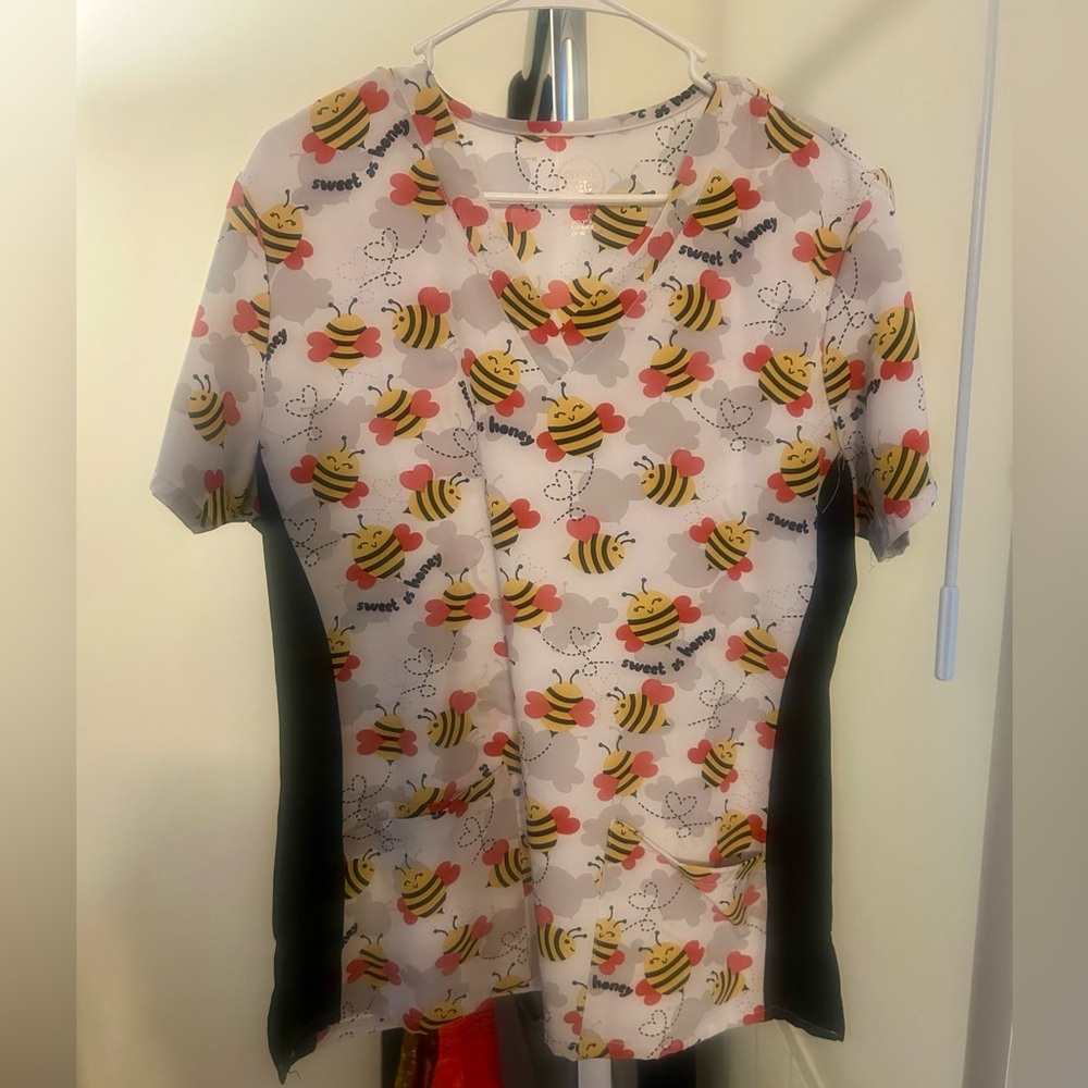 Bee Pattern Short Sleeve Women's Scrub Top